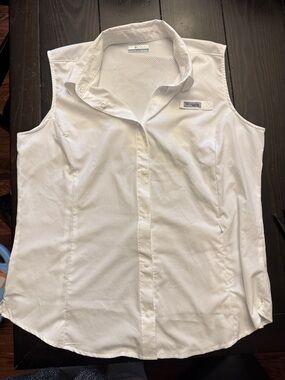 Columbia Women’s White Sleeveless Button-Down Fishing Shirt
